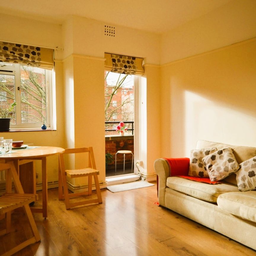 1 Bed Flat, Newtown Court, SW11 - Photo 1