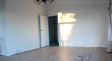 Forrest Hill family home - Photo 2