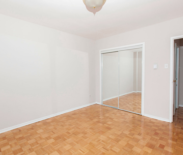 525 Avenue Eglinton Est - 1 Chambre - Photo 2