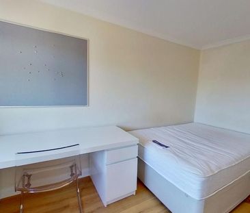 4 bedroom terraced house to rent - Photo 6