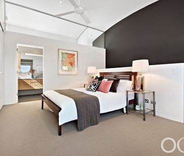 Open the Door to Architectural Brilliance - Photo 4