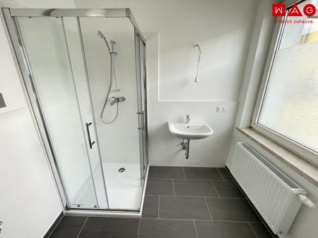 Top saniert! Zentrumsnahe Wohnung mit XXL Loggia im 1. Stock mit Lift! - Photo 2