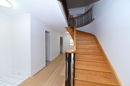 For Lease - 119 Cromwell Road, Vaughan, Ontario - Photo 4