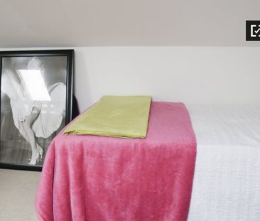 Room for rent in 5-bedroom apartment in Blackthorn, Dublin - Photo 4