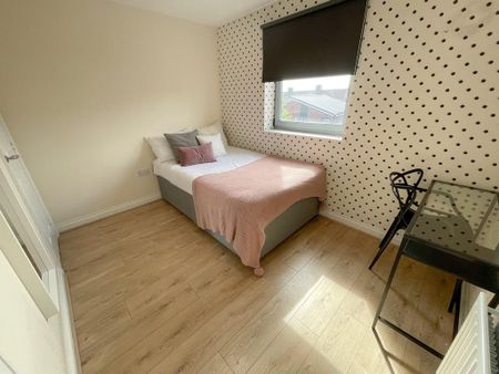 4 bedroom terraced house to rent - Photo 4