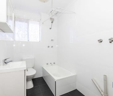 Low maintenance unit in good location - Photo 6