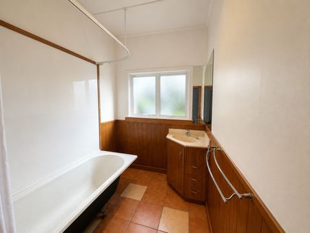 1414 Woodstock Avenue, Mayfair - Photo 2