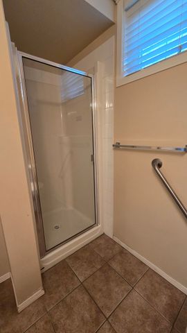 FREE 1 month rent 2-Bedroom + Den, 2-Bathroom Condo - Photo 2