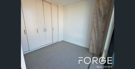 Spacious Single Bedroom Apartment At St. Boulevard - Photo 2