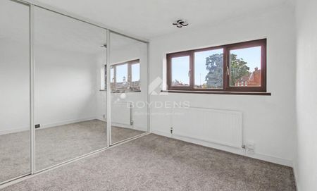 Monkwick Avenue, COLCHESTER - Photo 2