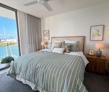 Lakefront Stunner - Executive Apartment with Views - Fully Furnished! - Photo 5