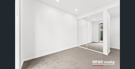 GROUND FLOOR APARTMENT WITH BIG COURTYARD - Photo 3