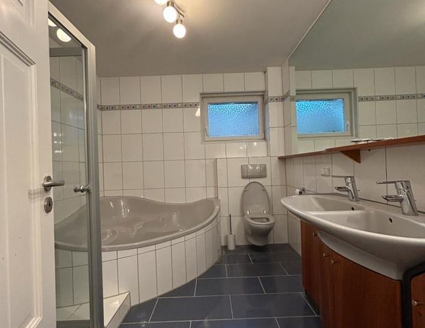 3-Zimmer-Wohnung mit großzügiger Terrasse, Garten und Bergblick - Photo 1