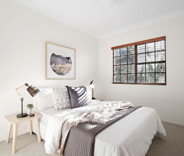 Stylish Townhouse With Lock-up Garage - Photo 5