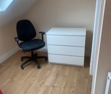 Room in a Shared House, North Circular Road, NW2 - Photo 6