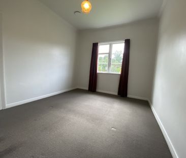 7 Bassett Road, Johnsonville - Photo 2