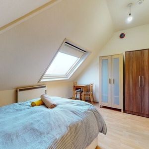 Studio Flat, Chatsworth Road, NW2 - Photo 2