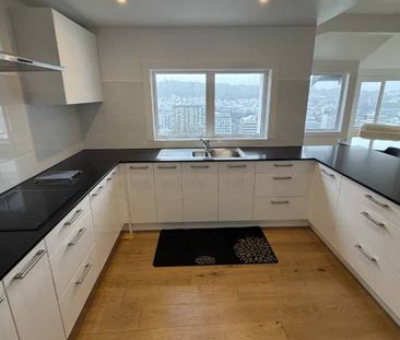 STUNNING NEWLY RENOVATED THREE BEDROOM THREE ENSUITE TOP FLOOR APAR... - Photo 2