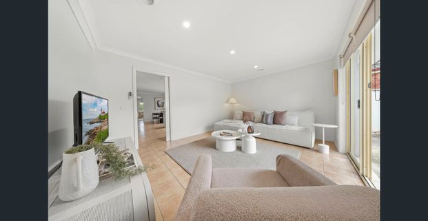 Comfortable Family Living Opposite Parklands - Photo 1