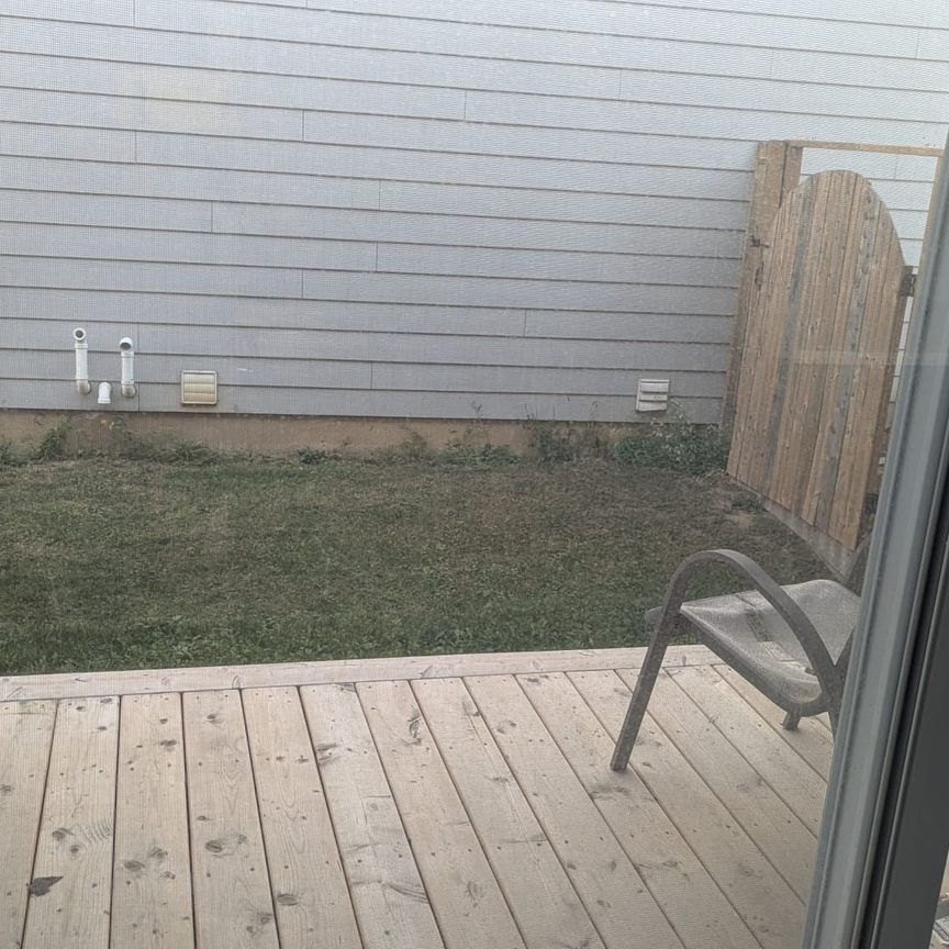 For Lease - 1395 Lawson Road, London North, Ontario - Photo 1