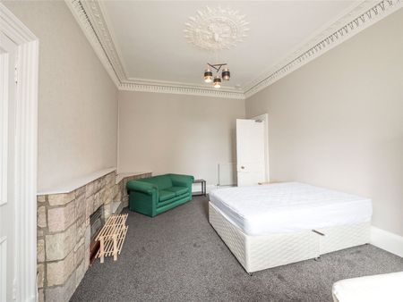 4 bedroom apartment to rent - Photo 3