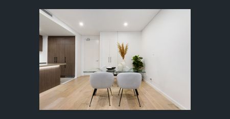 STYLISH APARTMENT OFFERS EASY PARKSIDE LIFESTYLE - Photo 3