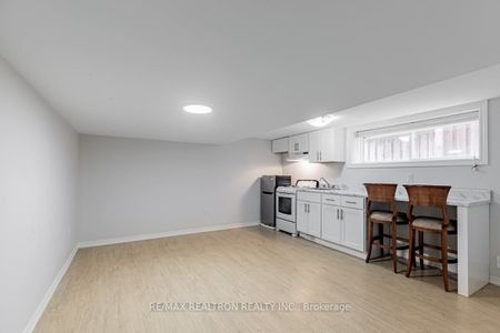 For Lease - 41 Fairholme Avenue Unit# Bsmt, Toronto, Ontario - Photo 2