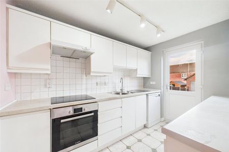 3 bedroom terraced house to rent - Photo 2