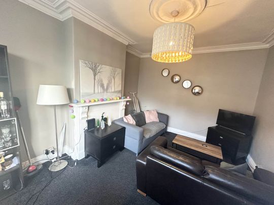 St Ann's Mount (room 4), Burley, Leeds - Photo 1