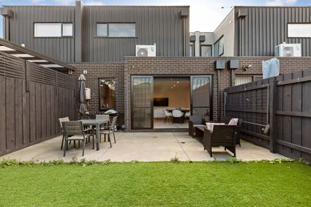 Modern & Spacious - Photo 3