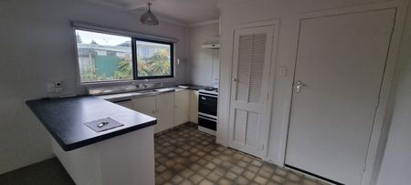 Warm & Welcoming Home - Photo 5