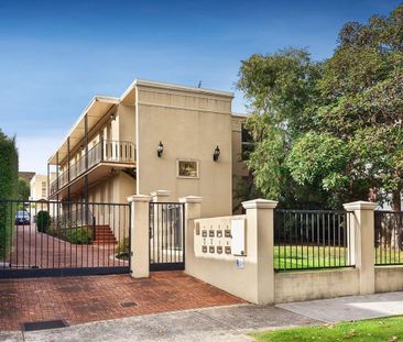 1/10 Violet Street, Essendon VIC 3040 - Photo 3