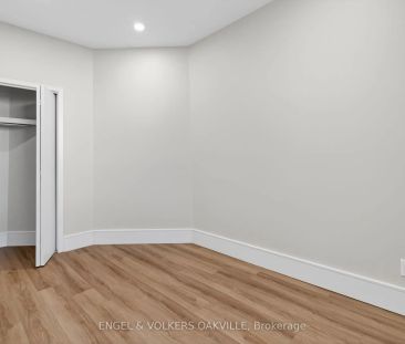 131 Lakeshore Road E #4 - Photo 2