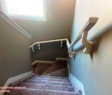 SPACIOUS 3 BED, 2.5 BATH, 2-STOREY HALF DUPLEX WITH AN ATTACHED SIN... - Photo 5