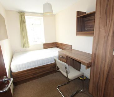 4 bedroom flat to rent - Photo 3