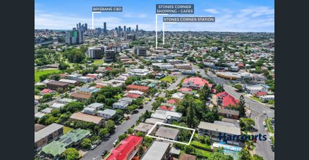 3 Bed Townhouse - Photo 2