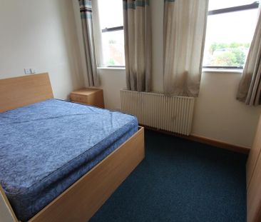 9 bedroom flat to rent - Photo 2