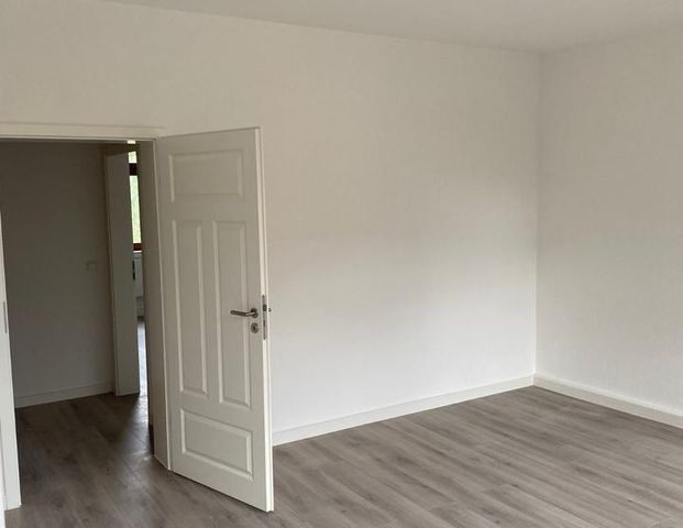 ++ wunderschöne, modernisierte 2-Raum Wohnung mit Einbauküche ++ - Photo 1
