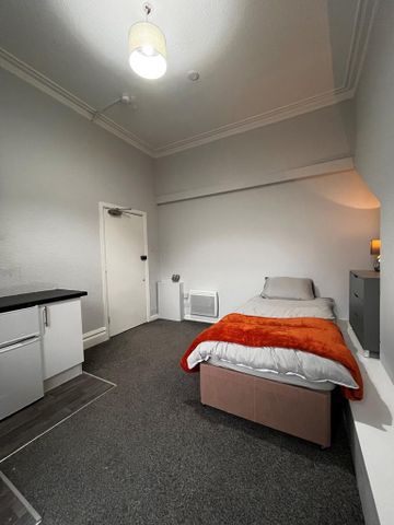 1 bedroom in a house share to rent - Photo 3