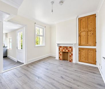 2 bedroom end of terrace house to rent - Photo 4