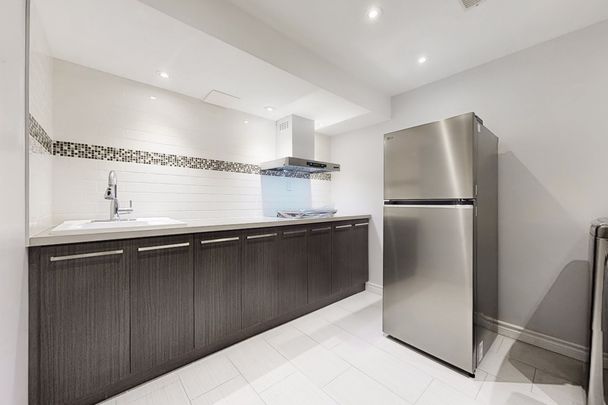 For Lease - 92 Barnwood Drive, Richmond Hill, Ontario - Photo 1