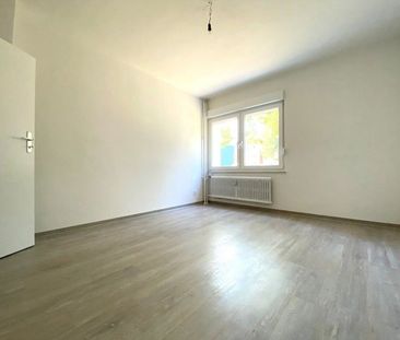 Renovierte 3 Zimmer Wohnung mit Aufzug ebenerdiger Eingang - Photo 3