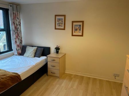 4 bedroom Student Flat to rent in Waterloo Street, Newcastle Upon Tyne - Photo 5