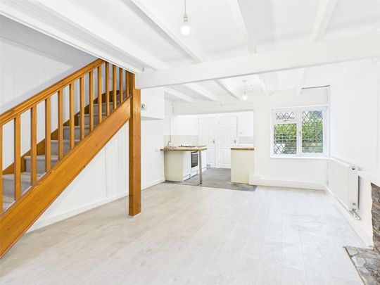 2 bedroom end of terrace house to rent - Photo 1