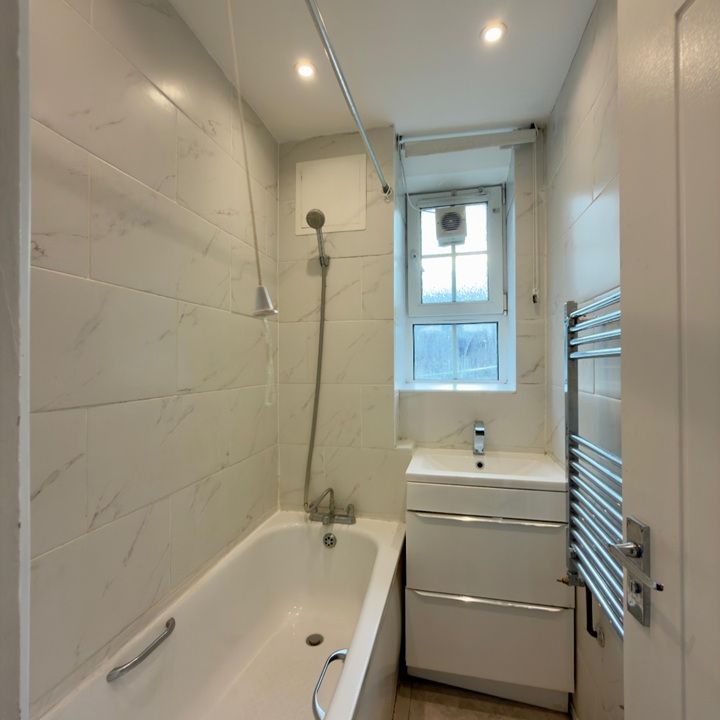 Room in a Shared Flat, Netherby House, SW8 - Photo 1