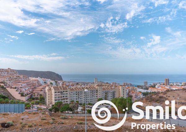 Alquiler de larga temporada de apartamento en Vistahermosa en Los Cristianos con vistas al mar.