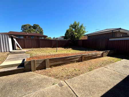 Family Home in Peaceful Edensor Park! - Photo 4