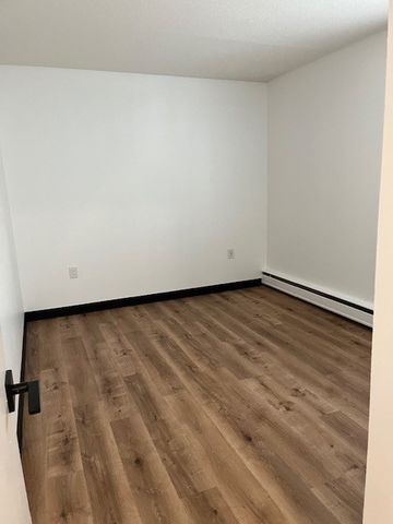 2 BDRM/1 BATH - 630 8TH ST E - Available NOW *December Rent Special!* - Photo 4