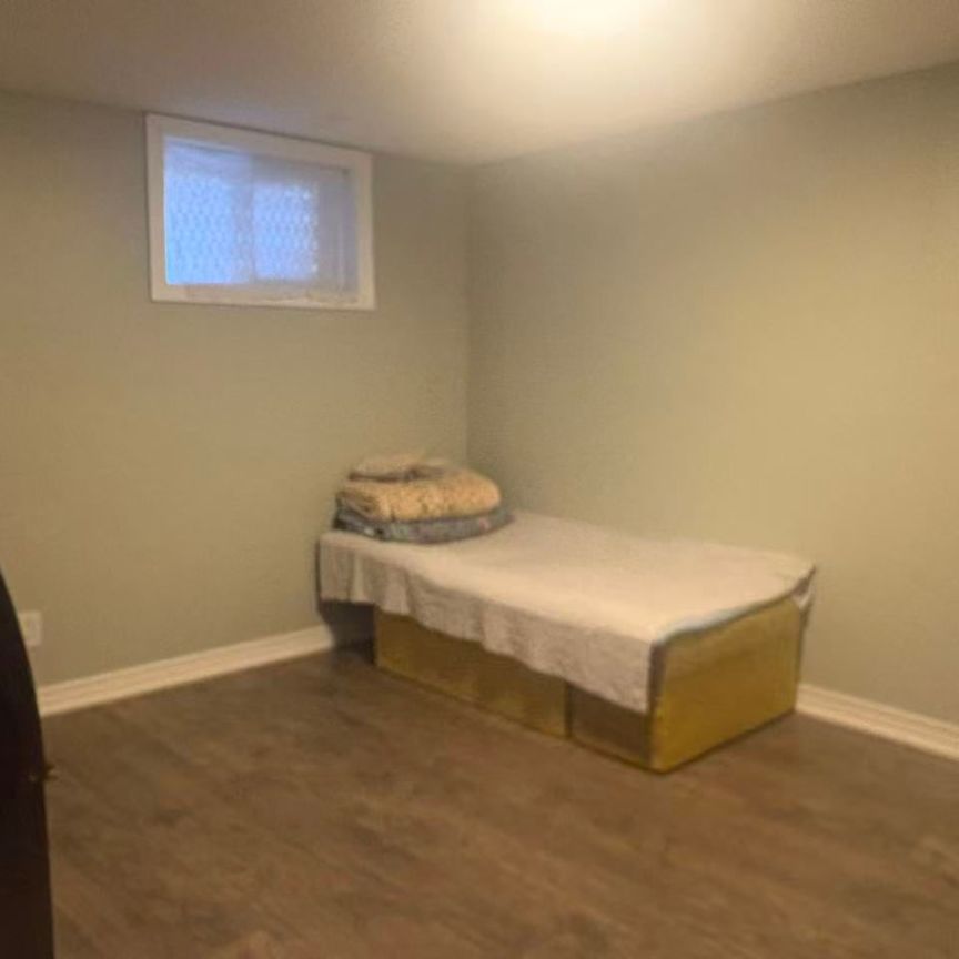 For Lease - 128 Redstone Road Unit# Basement, Richmond Hill, Ontario - Photo 1