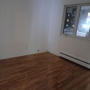 Grand 5 1/2 rénové dans triplex , Montréal ouest - Photo 2